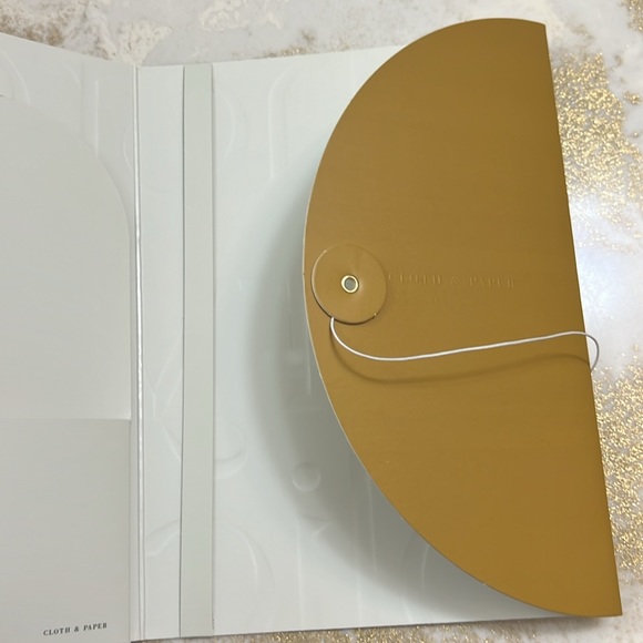 Cloth & Paper Folder - Picture 4 of 5